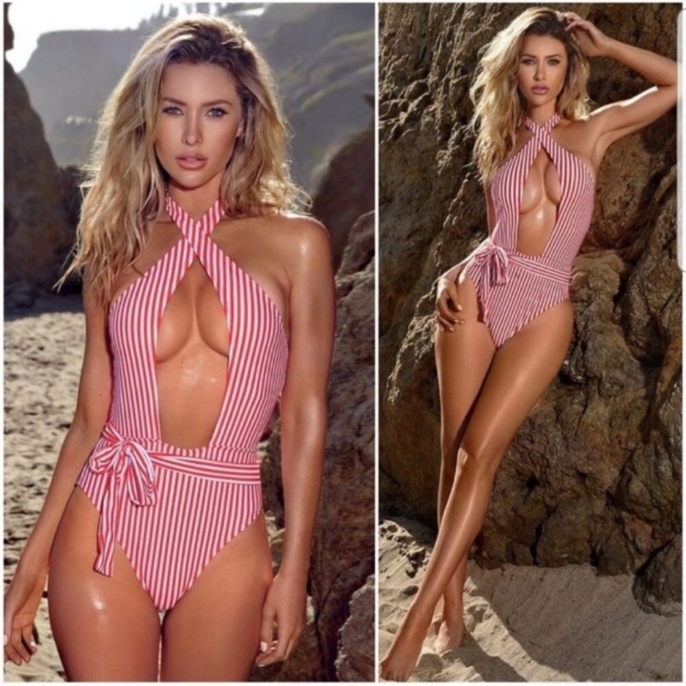 NWT🎀Gorgeous and sexy Red striped one piece